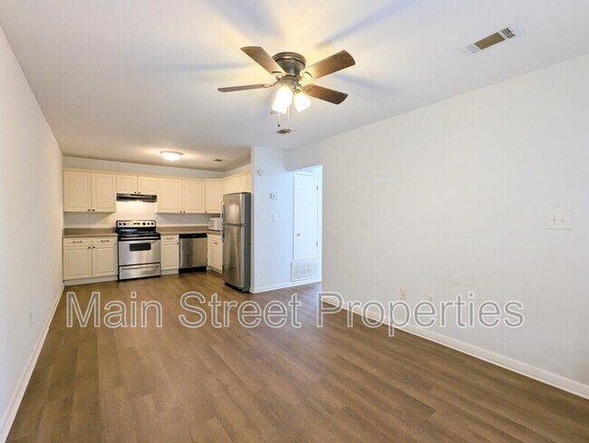 Foto del edificio - 3202 Redwood Ln