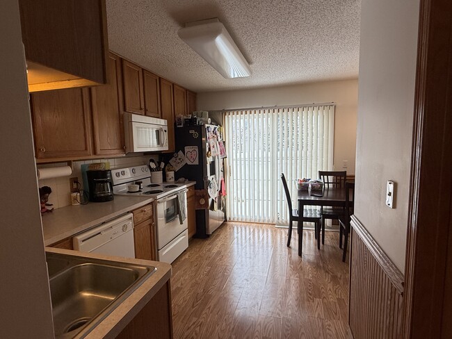 Foto del edificio - 15711 Fjord Ave