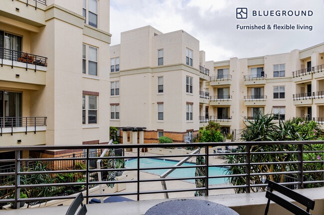 Building Photo - 25 S Oak Knoll Ave