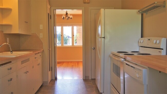 Kitchen 2 - 112 E 28th St