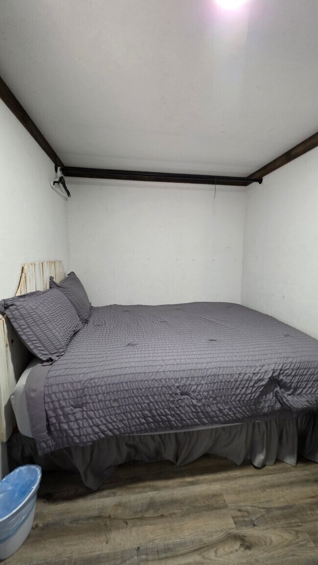 Foto del edificio - 6835 Purvis Ln