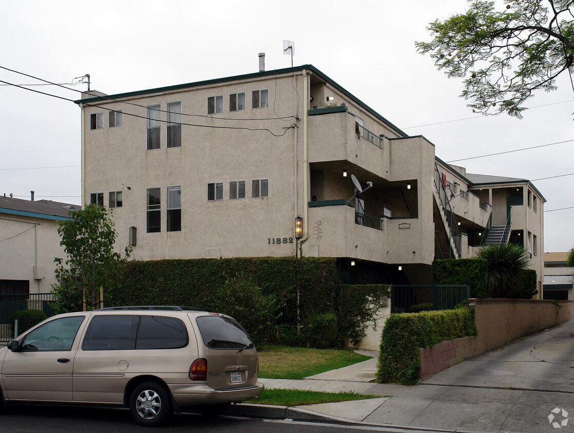 Primary Photo - 11882 Gale Ave