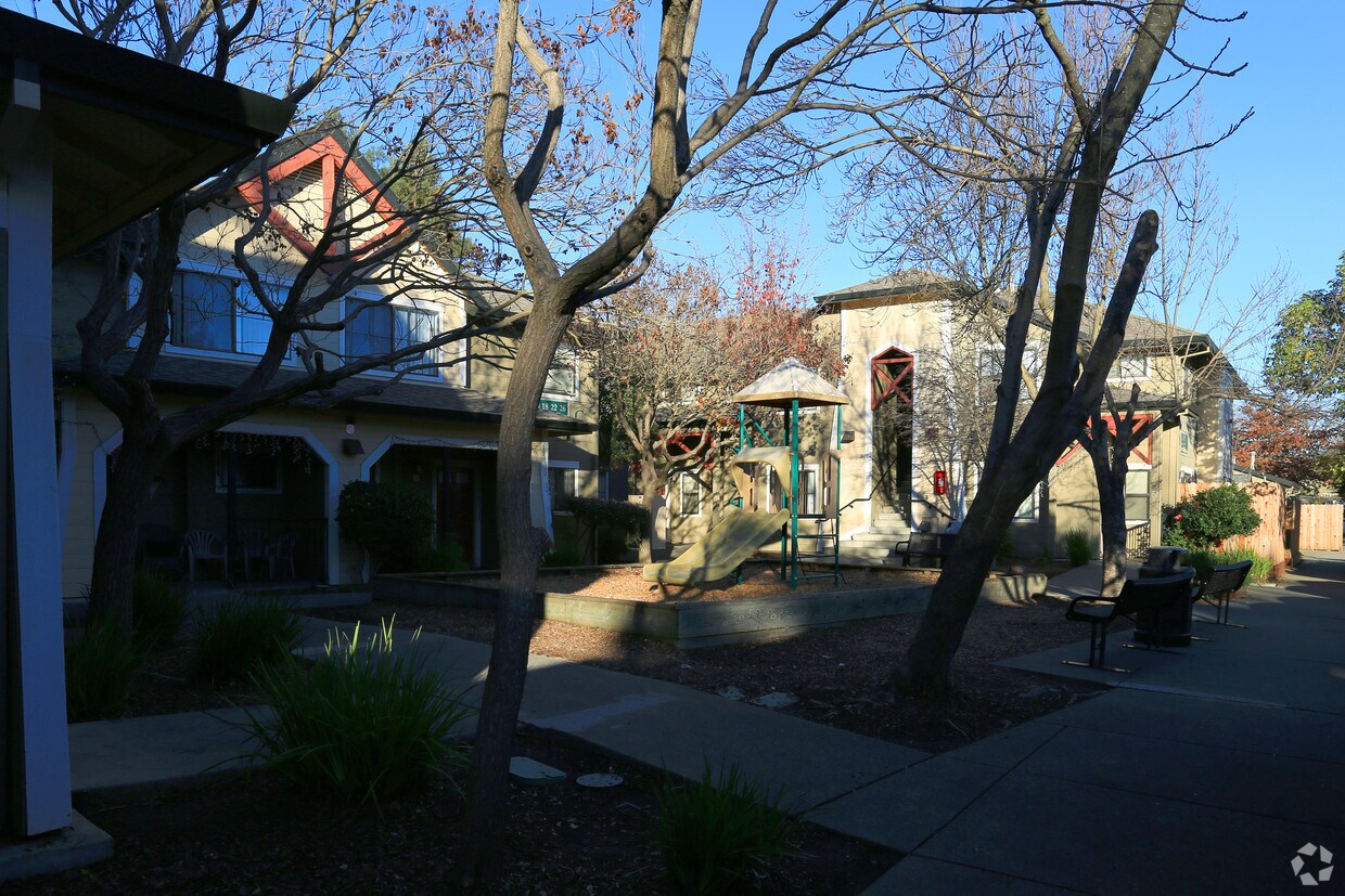 Foto del edificio - Mayacamas Village Apartments