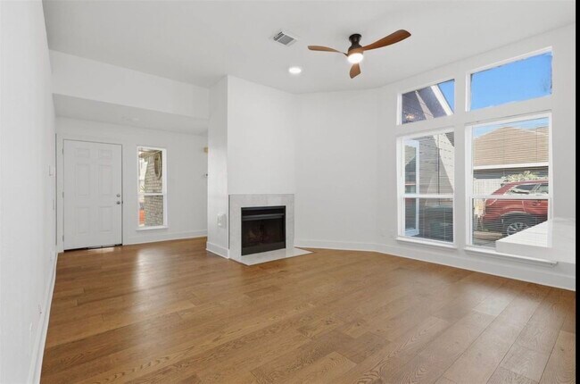 Foto del edificio - 6327 Southwood Ct N