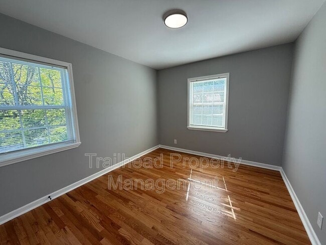 Foto del edificio - 6401 Brookside Rd