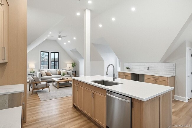 Foto del edificio - 34 Clinton Ave