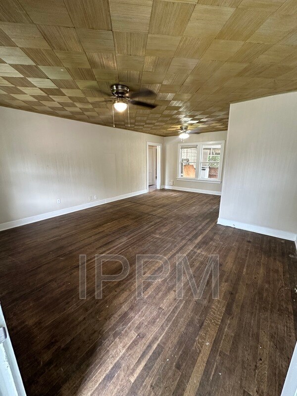 Foto del edificio - 501 W Pierce Ave