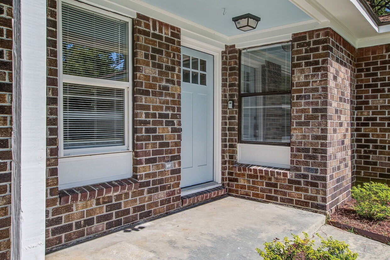 Foto principal - 114 Langley Dr