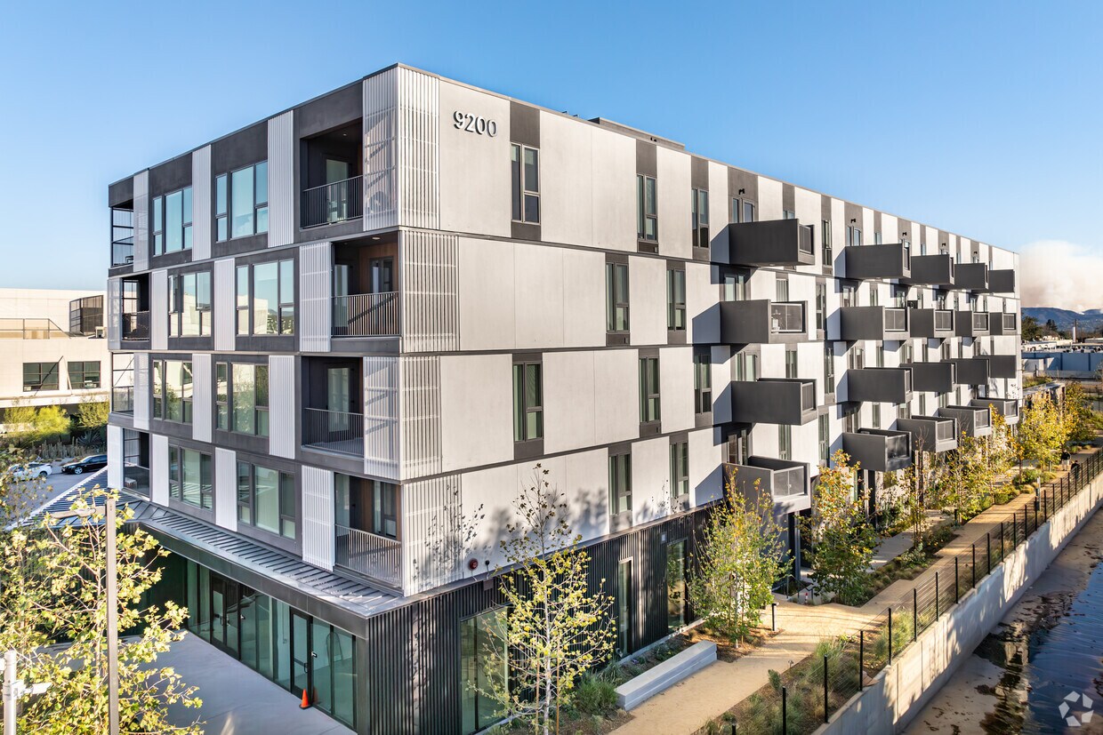 24 West 9200 Winnetka Ave Chatsworth CA 91311 Apartments