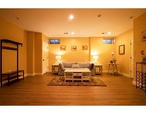 Foto del edificio - 462 Heath St