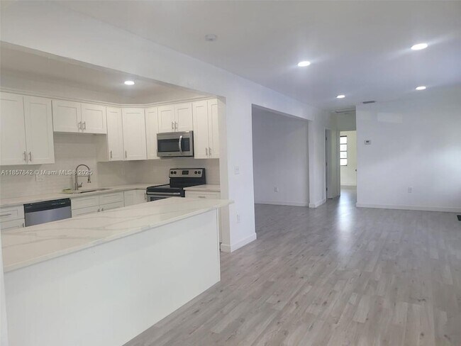 Foto del edificio - 14930 NW 16th Dr