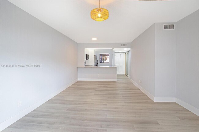 Foto del edificio - 1000 NW 106th Terrace