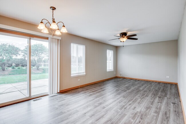 Foto del edificio - 2873 Carlsbad Cir