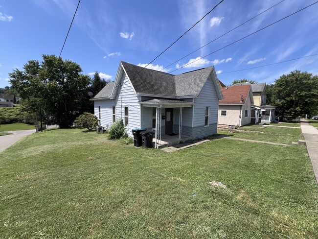 Building Photo - 2301 Hamill Ave
