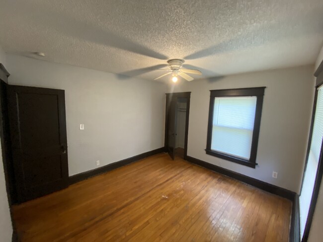 Building Photo - 2804 E 35th St