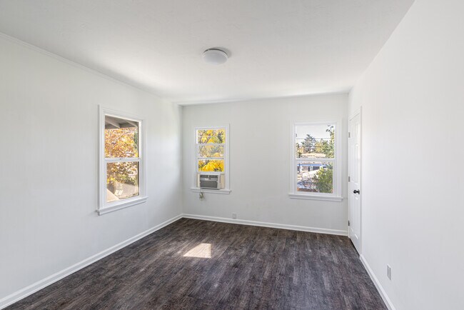 Building Photo - 4653 W Avenue 40