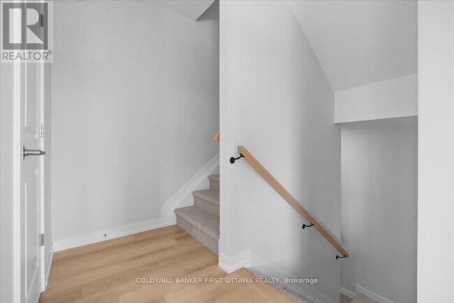 Building Photo - 516 Celestine Private