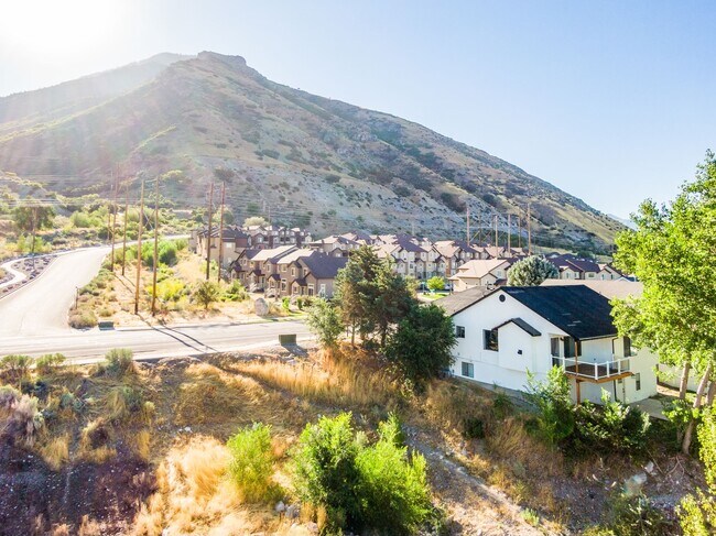 Building Photo - 694 S Slate Canyon Dr