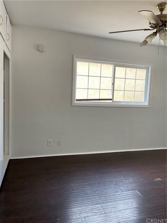 Building Photo - 25060 Newhall Ave