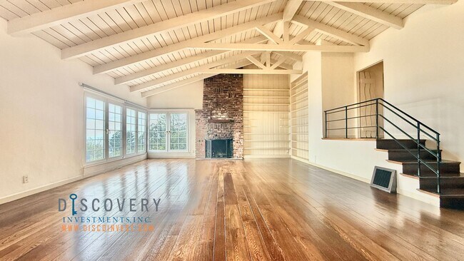 Building Photo - Sophisticated 3 Bedroom Home in Coveted Pi...