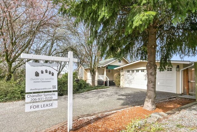 Building Photo - Sunny Air Conditioned Mercer Island Charmer!