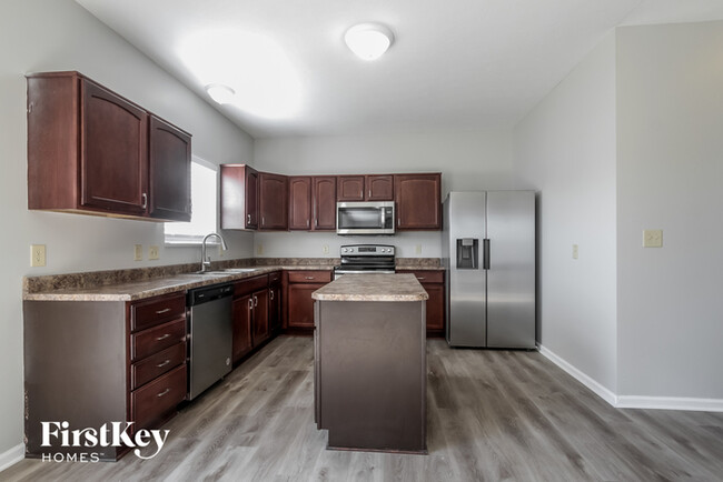 Building Photo - 665 Loon Ln