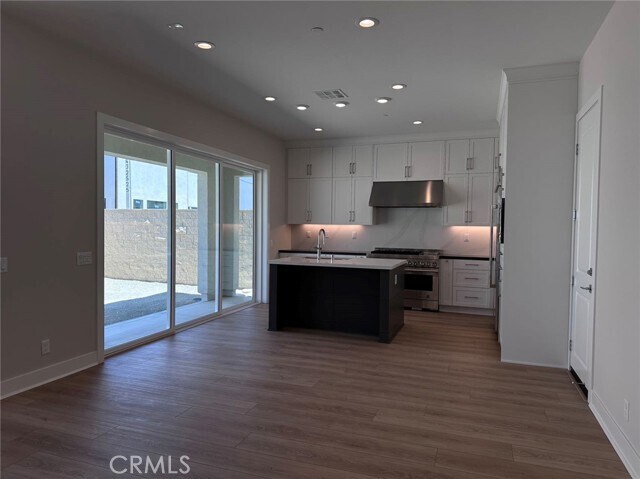 Building Photo - 330 Burwood