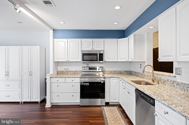 Building Photo - 125 Caernarvon Ct