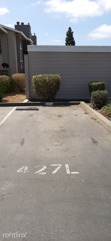 Building Photo - 2 br, 2 bath Condo - 427 W Laurel Dr #L