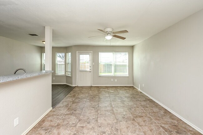 Foto del edificio - 1424 Pine Ln