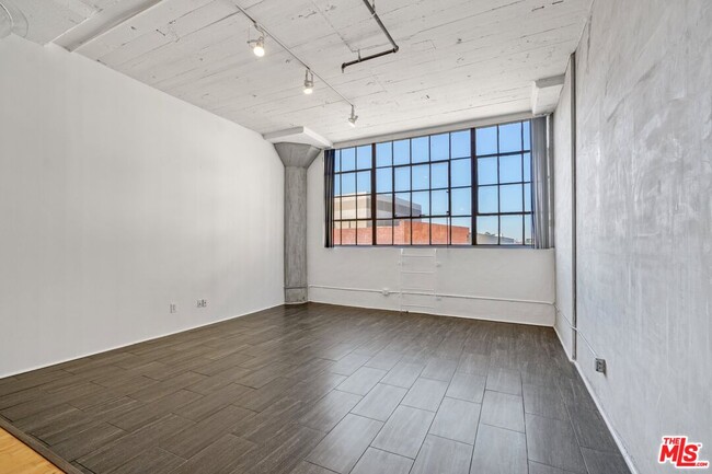 Building Photo - 420 San Pedro St