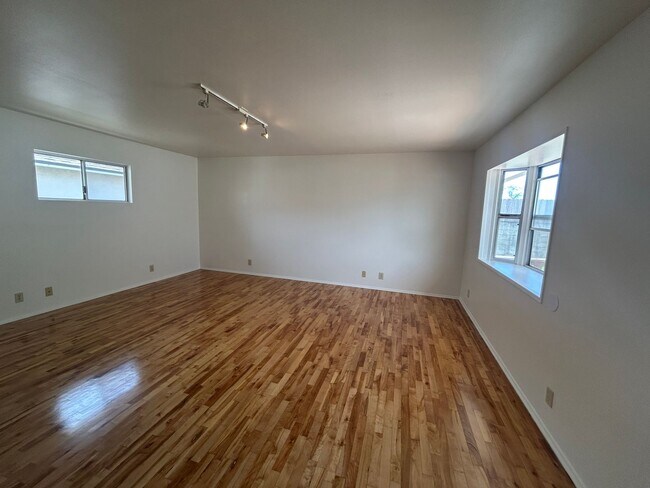 Foto del edificio - FOR RENT 1+1 Midtown Ventura DUPLEX