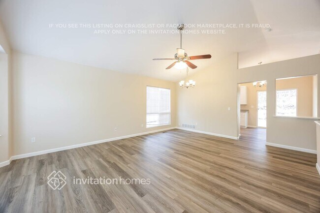 Foto del edificio - 6910 Blazing Trail Dr