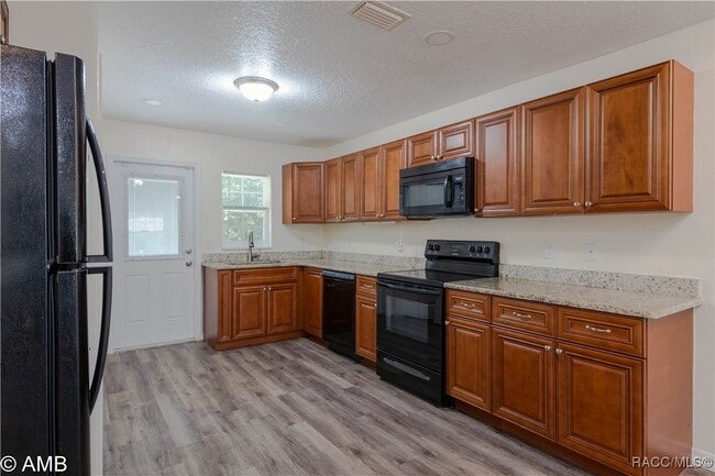 Building Photo - 9374 N Peachtree Way