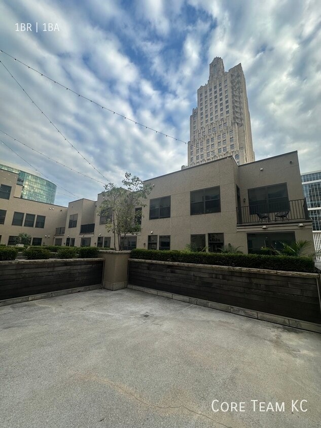 Primary Photo - 1300 Baltimore Ave
