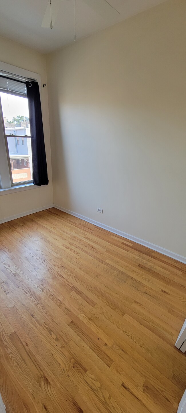 Foto del edificio - 2611 W Augusta Blvd