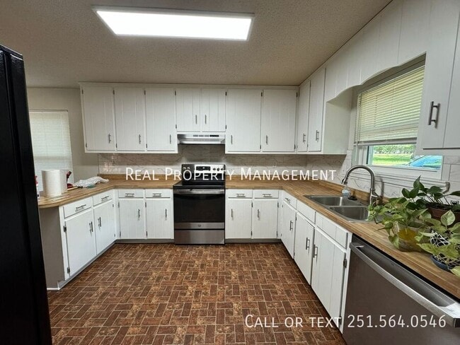 Building Photo - 2808 Westmoor Ct