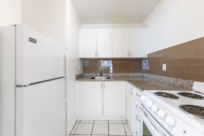 BACHELOR - Cuisine - 650 Parliament St