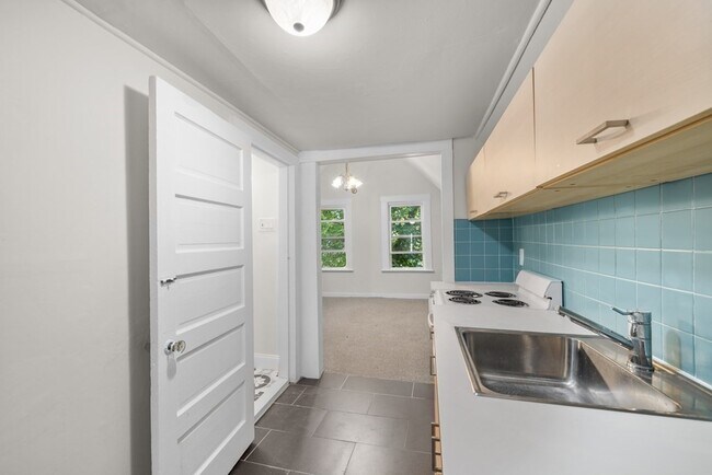 Building Photo - 85 Linden Ave