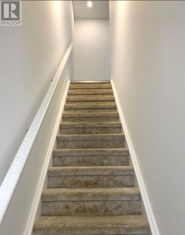 Photo du bâtiment - 234 Edgevalley Rd