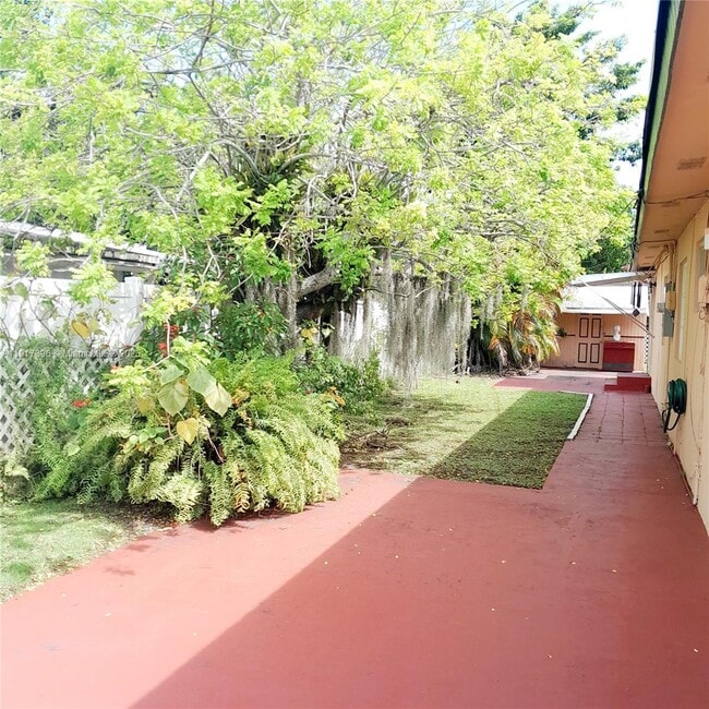 Foto del edificio - 1830 NE 175th St