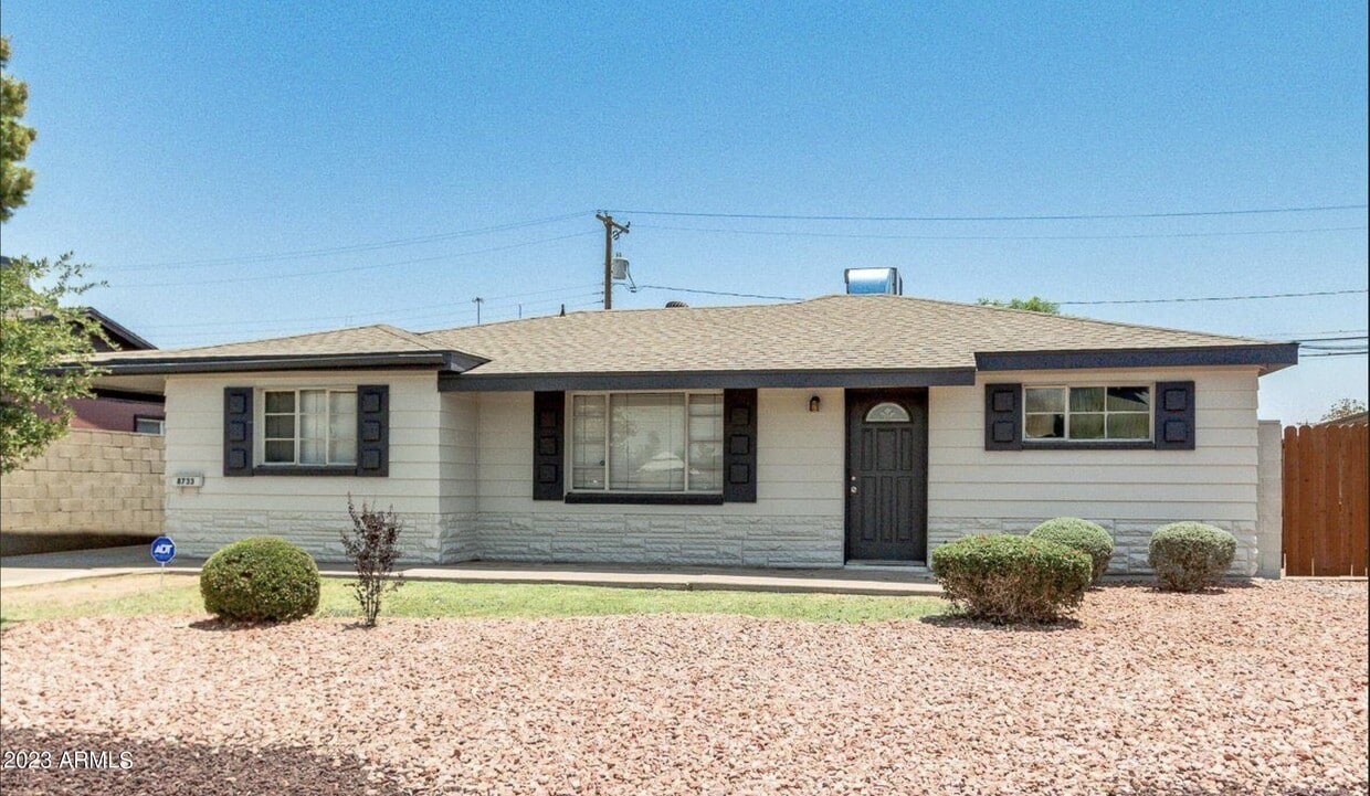 8733 N 28th Ave, Phoenix, AZ 85051 House for Rent in Phoenix, AZ