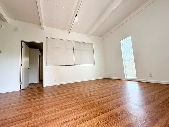 Building Photo - Great location!