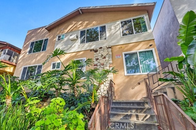 Building Photo - 930 N Stanley Ave