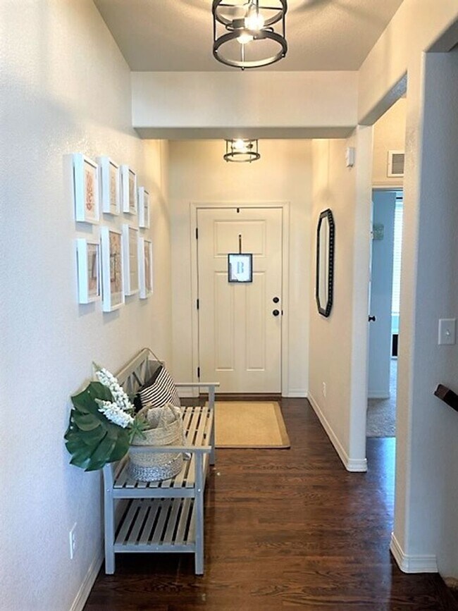 Building Photo - Spacious modern rancher in quite Trails at...