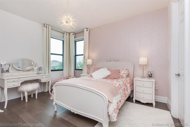 Building Photo - 9328 Tropez Ln
