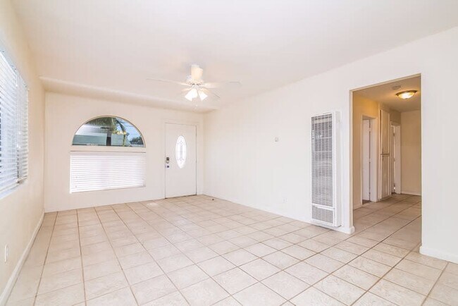 Building Photo - 2093 Goodall Ave
