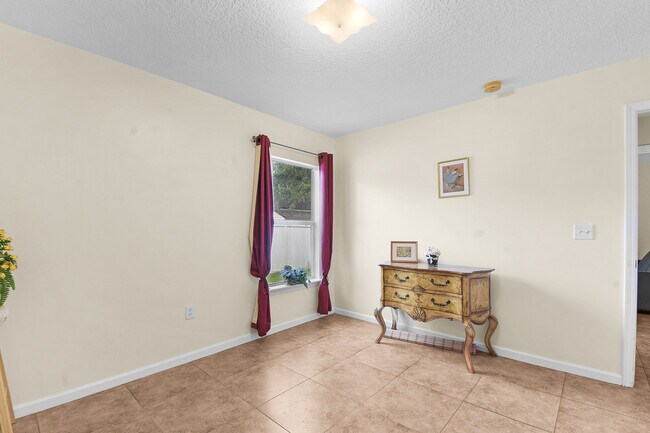 Building Photo - 237 N Hidden Tree Dr