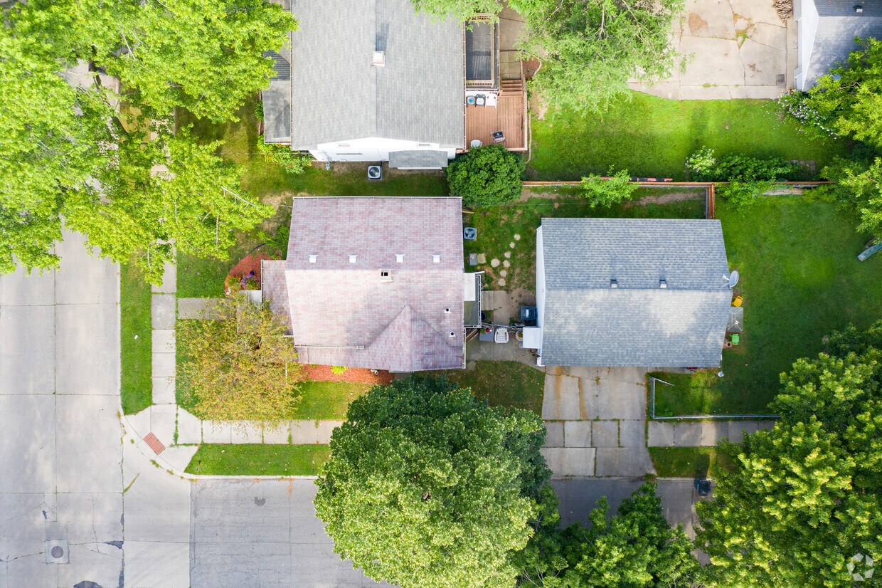 Building Photo - 902 Brinton Dr