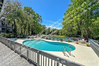 Building Photo - 20800 River Dr